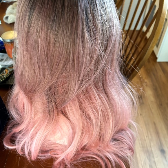 Pink ombré wig with brown roots - Picture 3 of 3